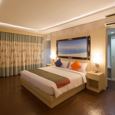 Grand Puri Saron Yogyakarta Hotel Exterior photo