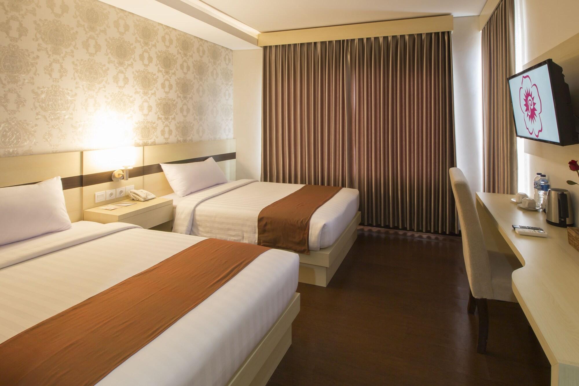 Grand Puri Saron Yogyakarta Hotel Exterior photo