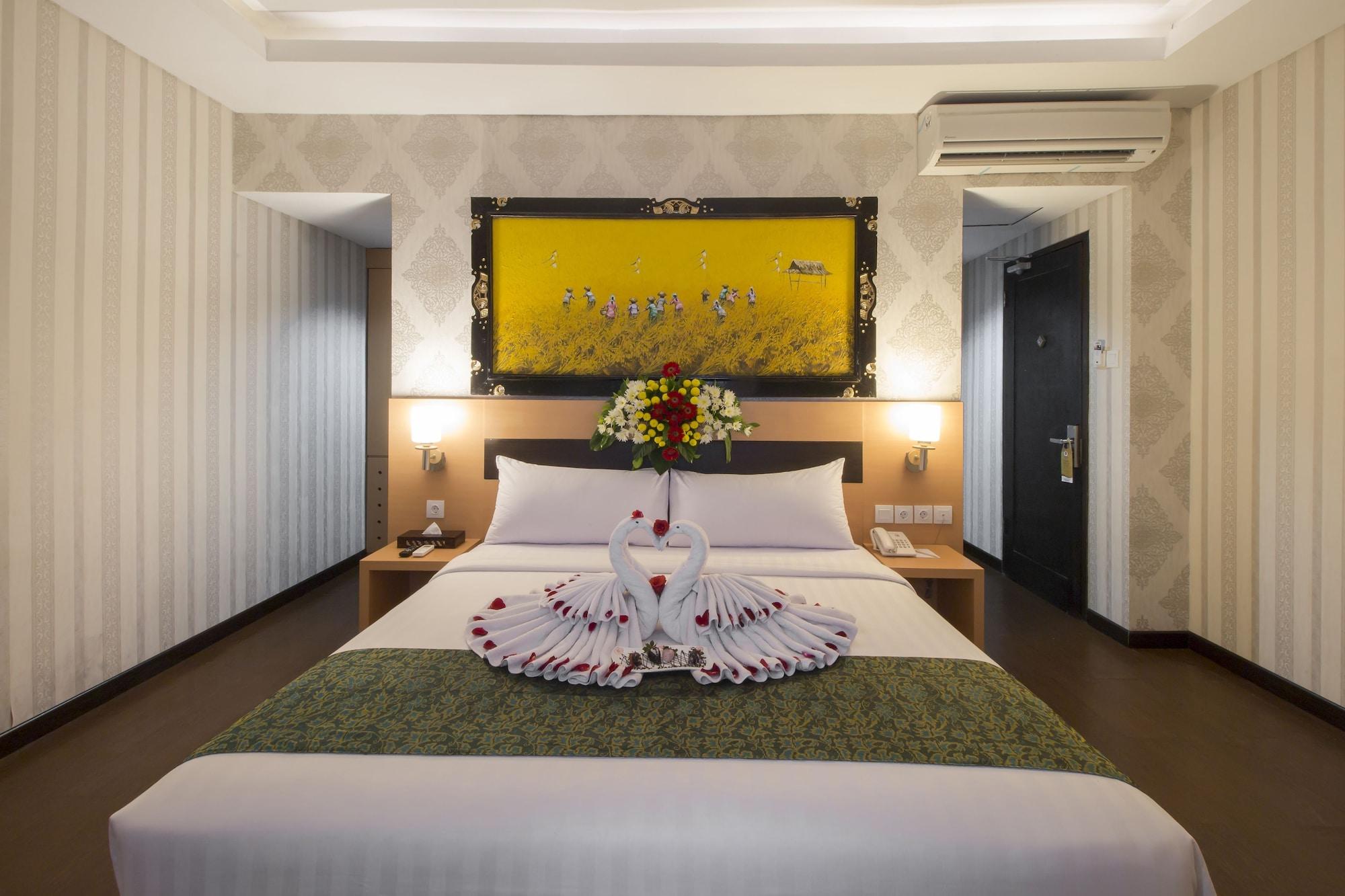 Grand Puri Saron Yogyakarta Hotel Exterior photo