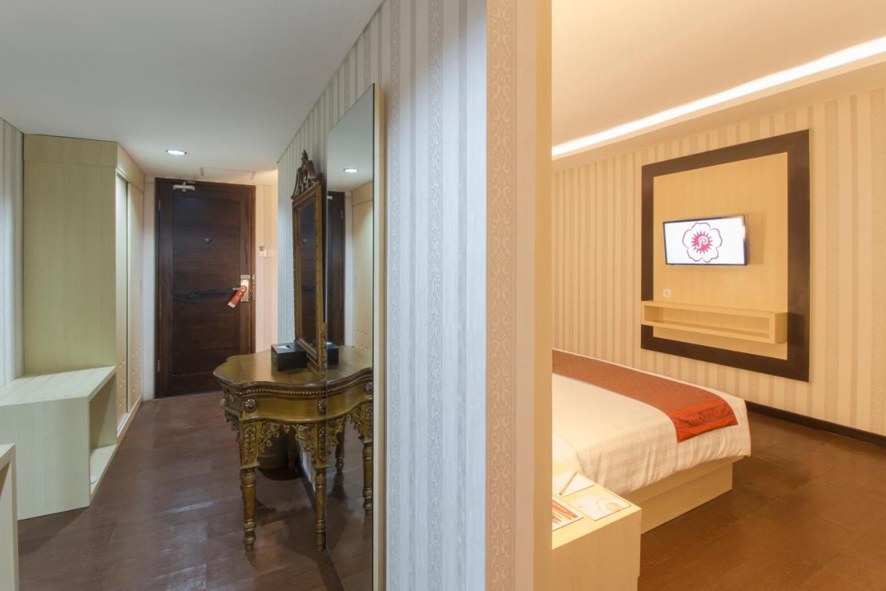 Grand Puri Saron Yogyakarta Hotel Exterior photo