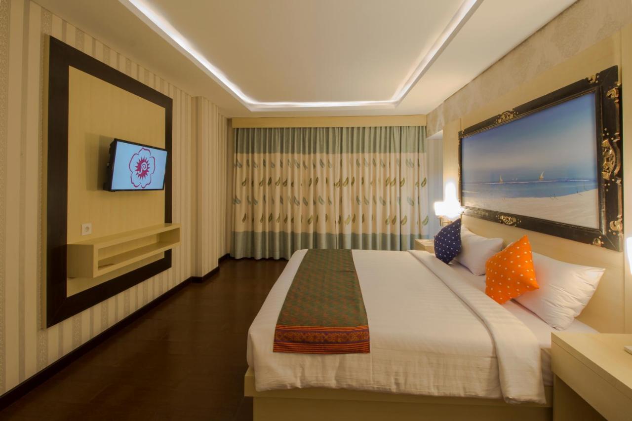 Grand Puri Saron Yogyakarta Hotel Exterior photo