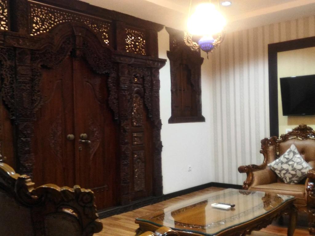 Grand Puri Saron Yogyakarta Hotel Exterior photo