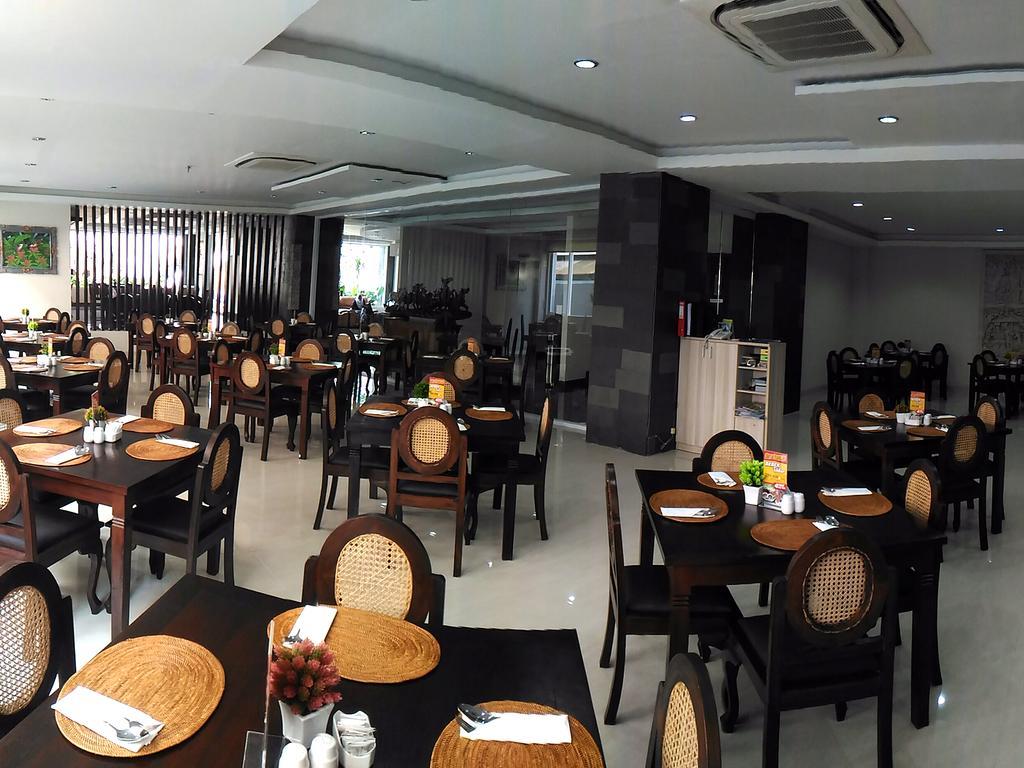 Grand Puri Saron Yogyakarta Hotel Exterior photo