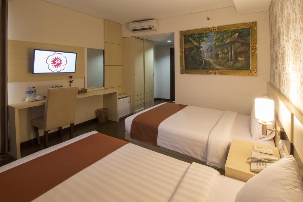 Grand Puri Saron Yogyakarta Hotel Exterior photo