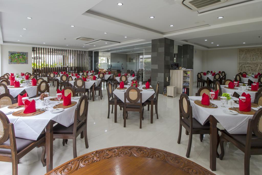 Grand Puri Saron Yogyakarta Hotel Exterior photo