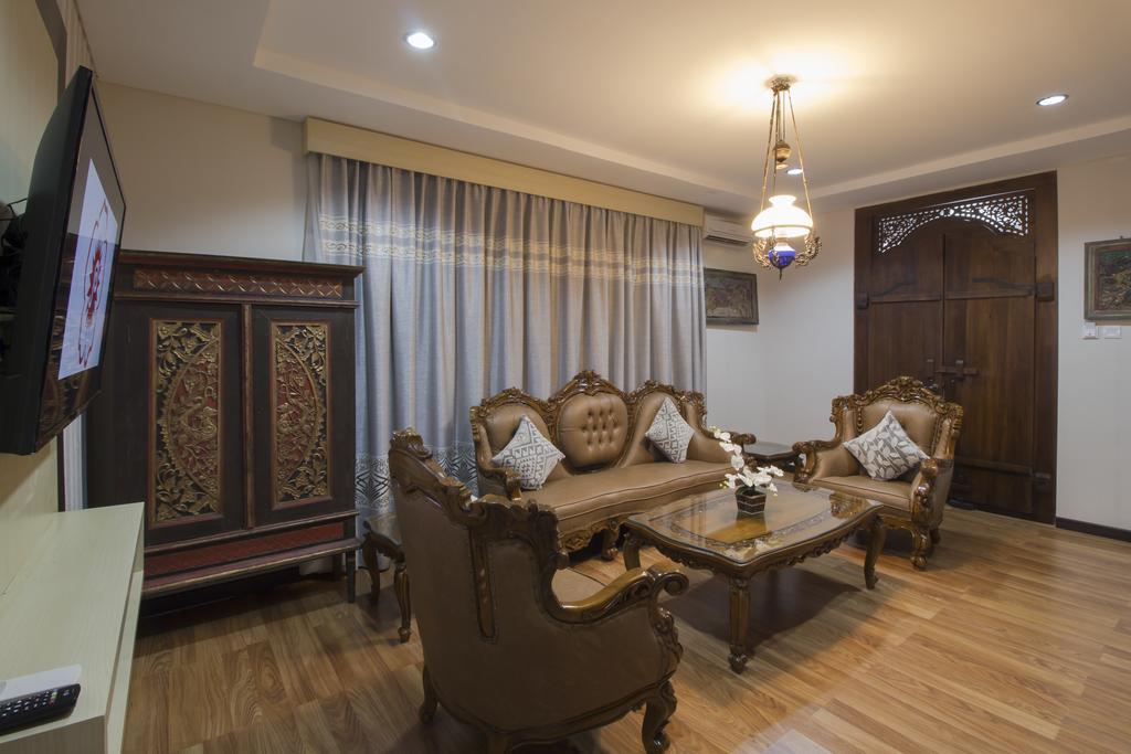 Grand Puri Saron Yogyakarta Hotel Exterior photo