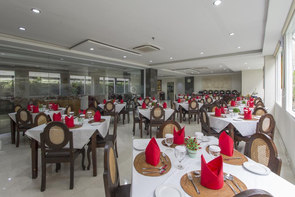 Grand Puri Saron Yogyakarta Hotel Exterior photo