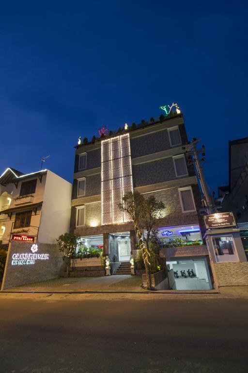 Grand Puri Saron Yogyakarta Hotel Exterior photo