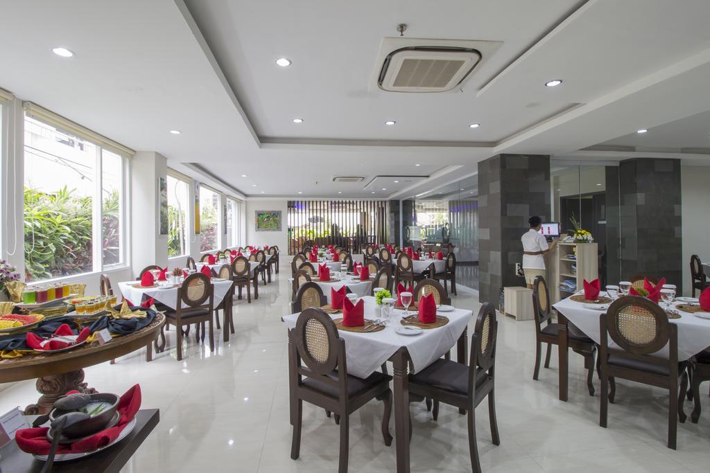 Grand Puri Saron Yogyakarta Hotel Exterior photo
